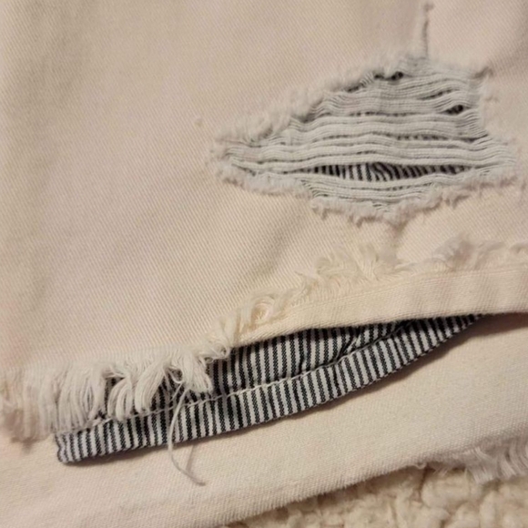 AMERICAN EAGLE Light Pink Shorts Size 10 - Picture 2 of 5